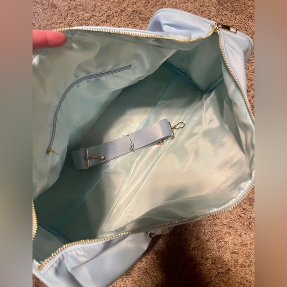 Original Makers of Magic and Wishes duffel bag. - Picture 4 of 4